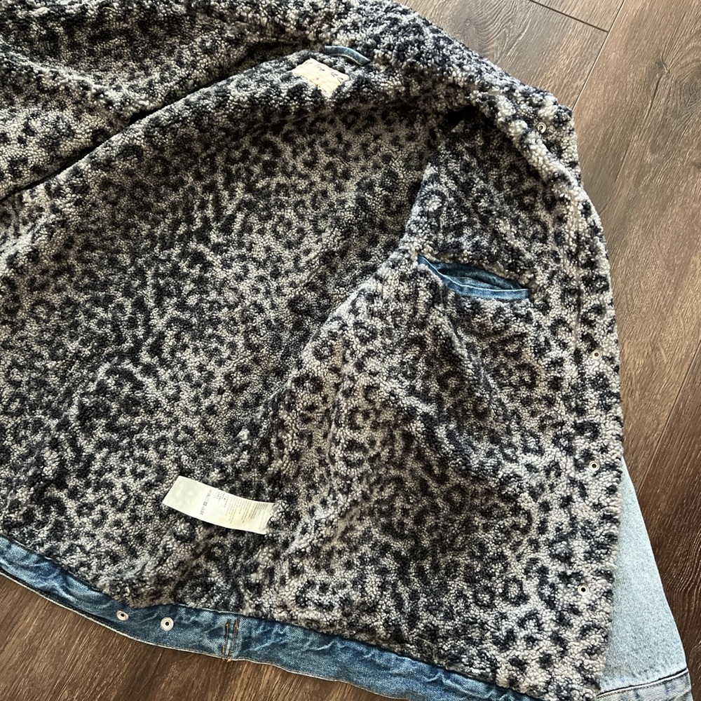 We the Free “Wild Ones” Sherpa-lined Trucker Jacket - Picture 4 of 6